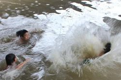 Rủ nhau ra đập nước tắm, 2 học sinh ở Hà Tĩnh đuối nước thương tâm