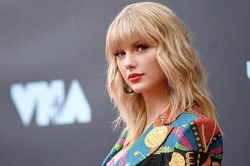 Trong thế giới fangirl: Thanh xuân này đáng giá vì Taylor Swift đã xuất hiện trong đời