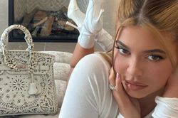 Nữ tỷ phú Kylie Jenner đăng ảnh khoe nhan sắc, cư dân mạng ném đá vì 'cà da quá đà'