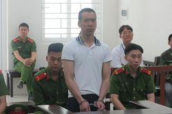 Cảm động cô bé 11 tuổi 'hứng' dao cho mẹ và rộng lòng với cha