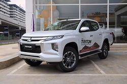 Mitsubishi Triton 4×4 AT giảm tới 140 triệu đồng tại Việt Nam