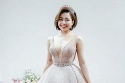 Mở tiệc chia tay độc thân, Trâm Anh bị hỏi: 'Lấy chồng thật à?'
