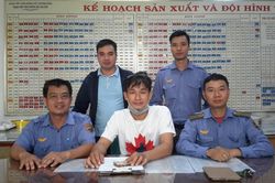 Tiếp viên đường sắt trả lại cọc tiền cho hành khách để quên trên tàu