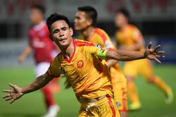 Cầu thủ Thanh Hóa ăn mừng bàn thắng ở phút bù giờ thứ 6