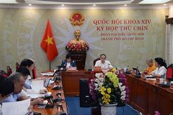 Hỗ trợ nông dân vượt qua khó khăn