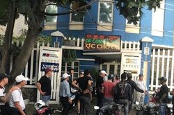 Ủng hộ cấm dịch vụ mà 'công cụ lao động là dao kiếm'