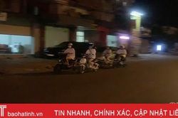 'Giật mình' với xe máy điện không đèn, không còi lao trong đêm ở Hà Tĩnh