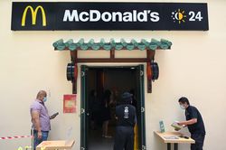 Singapore lần thứ ba hạ dự báo tăng trưởng kinh tế của năm 2020