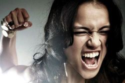 Vợ tưởng tượng ra tình địch để có cớ ghen tuông
