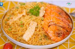 Cách làm món mì xào hải sản cho bữa tối thêm 'tròn vị'