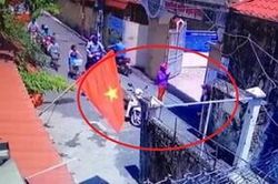 Người mẹ bị tố dàn dựng chụp ảnh con ngoài cổng trường lên tiếng thừa nhận clip trên mạng là đúng nhưng không dàn dựng