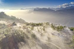 Sa Pa huyền ảo dưới làn mây trắng