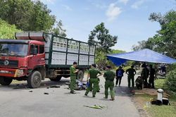 Va chạm xe máy và ô tô tải ở Quảng Ngãi khiến nam thanh niên tử vong