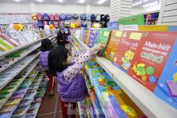 'Hơi khác' trong chọn sách giáo khoa lớp 1: Hai địa phương báo cáo gì?