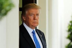 Ông Trump hứng phép thử kép giữa sức ép Covid-19