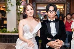 Khánh Thi xinh đẹp bên Phan Hiển trao giải 'Quả bóng vàng 2019'