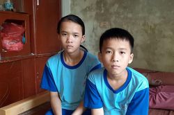 Hoàn cảnh đáng thương của 2 chị em, bố qua đời vì ung thư, mẹ bị u não