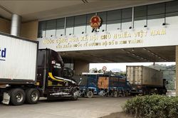 Hơn 6.400 tấn vải thiều được xuất qua cửa khẩu Lào Cai