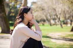Không biết nên làm gì để chồng thoát ra khỏi quá khứ?