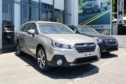 Subaru Outback giảm giá 180 triệu tại Việt Nam