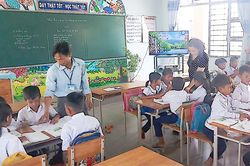Kiểm tra công tác dạy học tiếng dân tộc tại An Khê