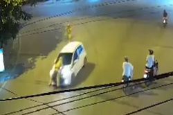 Tài xế taxi hất CSGT lên nắp capo chạy 3km