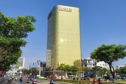 2 cao ốc lắp kính vàng gây chói mắt ở Đà Nẵng