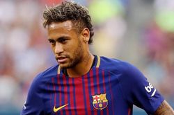 Nửa tỷ USD không giúp Barca thay nổi Neymar