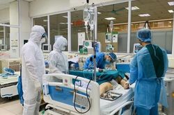 Diễn biến mới nhất về sức khỏe phi công người Anh mắc Covid-19