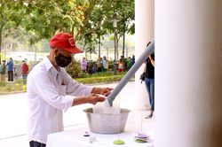 Đà Nẵng: Mỗi quận, huyện có 2 - 3 máy như 'ATM gạo' giúp người khó khăn