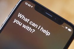 Apple tiếp tục 'ném tiền' để Siri thông minh hơn