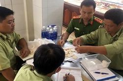 Phát hiện 2 tiệm vàng kinh doanh sản phẩm có dấu hiệu chế tác từ ngà voi