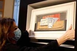 Mua vé xổ số trúng… tranh Picasso