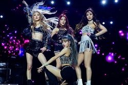 6 trang phục đẹp nhất của BLACKPINK: 'Lụa đẹp nhờ người' là có thật!