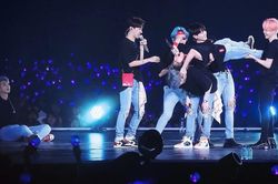 BTS nói gì khi được hỏi 'Bạn muốn các thành viên khác nghĩ về mình thế nào?'