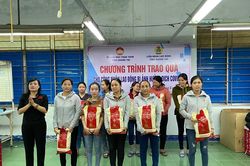 Quảng Trị: Trao quà cho công nhân bị ảnh hưởng bởi dịch Covid-19