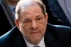 Tòa chỉ ra Harvey Weinstein đã hiếp dâm 4 phụ nữ