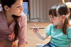Cha mẹ ngớ người trước hàng tá câu hỏi 'Vì sao' của con