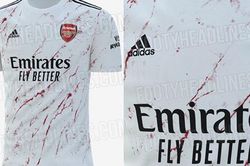 Arsenal bị chỉ trích tơi bời vì mẫu áo đấu 'máu me bê bết'