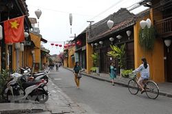 Khách quốc tế đến Việt Nam trong 5 tháng qua giảm gần 50% so cùng kỳ