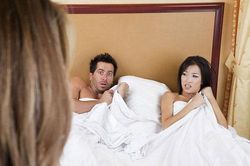 Chồng đòi ly dị để đưa nhân tình về nhà chung sống, chị vợ trả thù 'ngọt ngào' khiến chồng ngoan ngoãn xách vali ra khỏi nhà