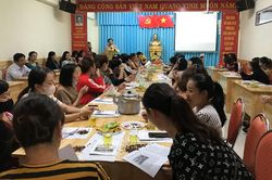 Tiểu thương chợ Đà Lạt ký cam kết thực hiện phong cách người Đà Lạt trong kinh doanh