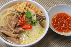 Vịt nấu măng cực hợp với gia vị này, chỉ cần thêm 1 chút nước ngọt trong, sạch mùi hôi