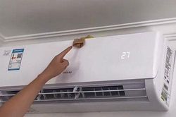 Đặt chiếc tất lên điều hòa - hành động khiến nhiều người thắc mắc này lại là 'mẹo nhỏ nhưng có võ' trong những ngày nắng nóng