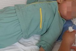 Bé trai 21 tháng bị bại não chỉ sau một cốc trà sữa, cảnh báo sai lầm cha mẹ có thể làm trẻ chết oan