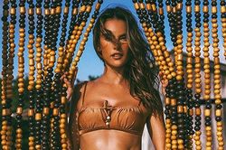 Chiêm ngưỡng nhan sắc nóng bỏng siêu mẫu U40 Alessandra Ambrosio