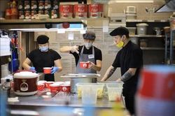 Quán ăn Việt 'ấm tình người' giữa đại dịch Covid-19 tại Nga