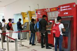 Covid-19: Malaysia gỡ bỏ giới hạn khung giờ mở cửa hệ thống ATM