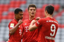 Lewandowski lập siêu kỷ lục, Bayern bỏ xa Dortmund 10 điểm