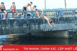 Liên tiếp xảy ra các vụ đuối nước, học sinh Hà Tĩnh vẫn thi nhau tắm kênh
